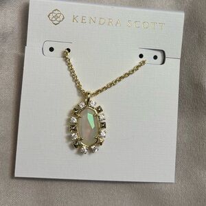 NWT host pick 🎉Kendra Scott Gold Necklace w White Opal Center and Crystal Halo